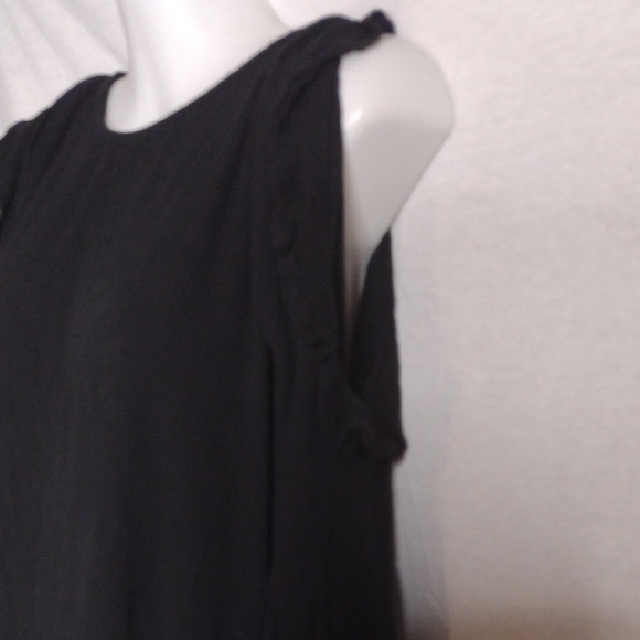 Old Navy Classic Black Cold Shoulder Ruffled Dress Size Medium - Picture 4 of 11